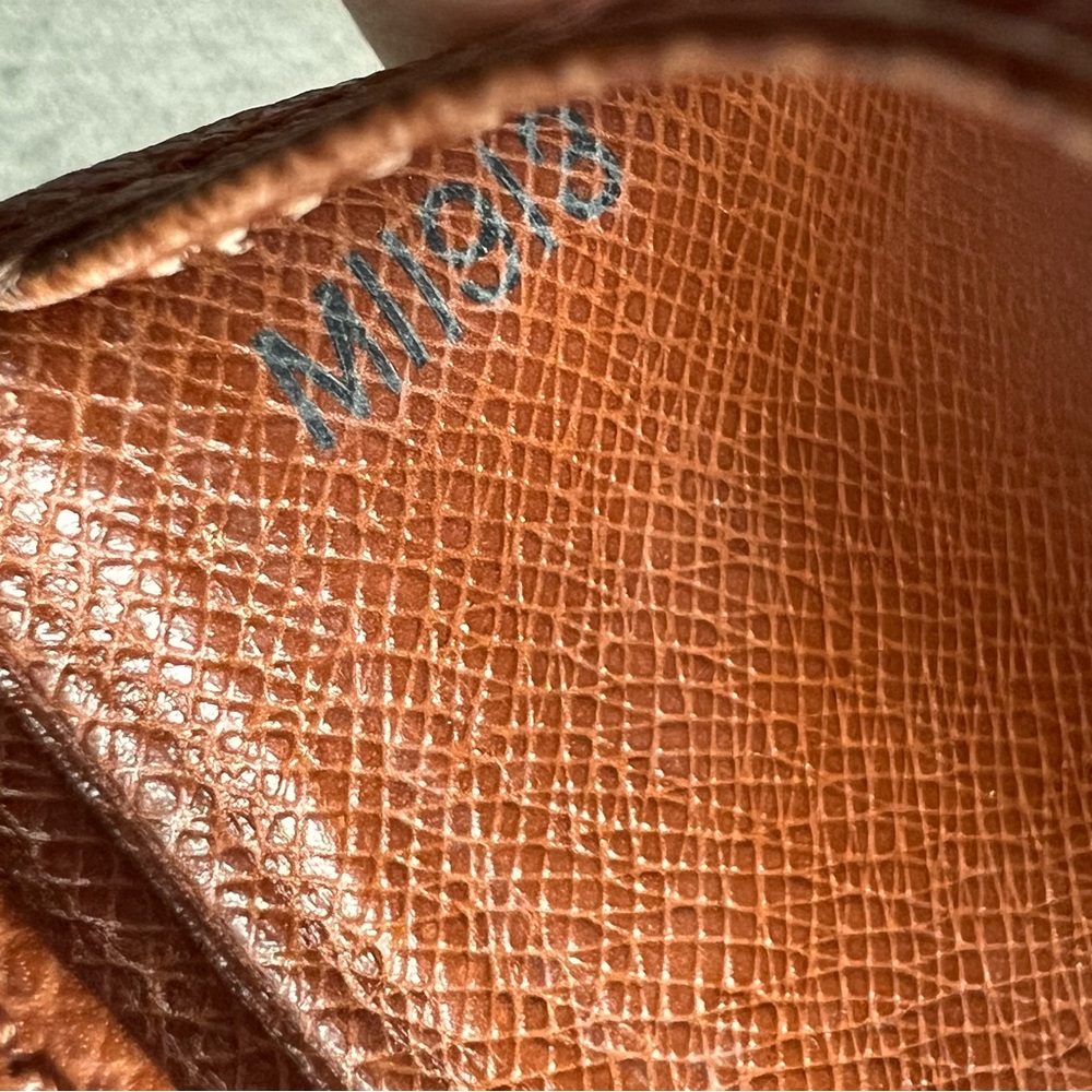 LOUIS VUITTON Taiga ID/Card Slim Case wallet card holder - Picture 7 of 8